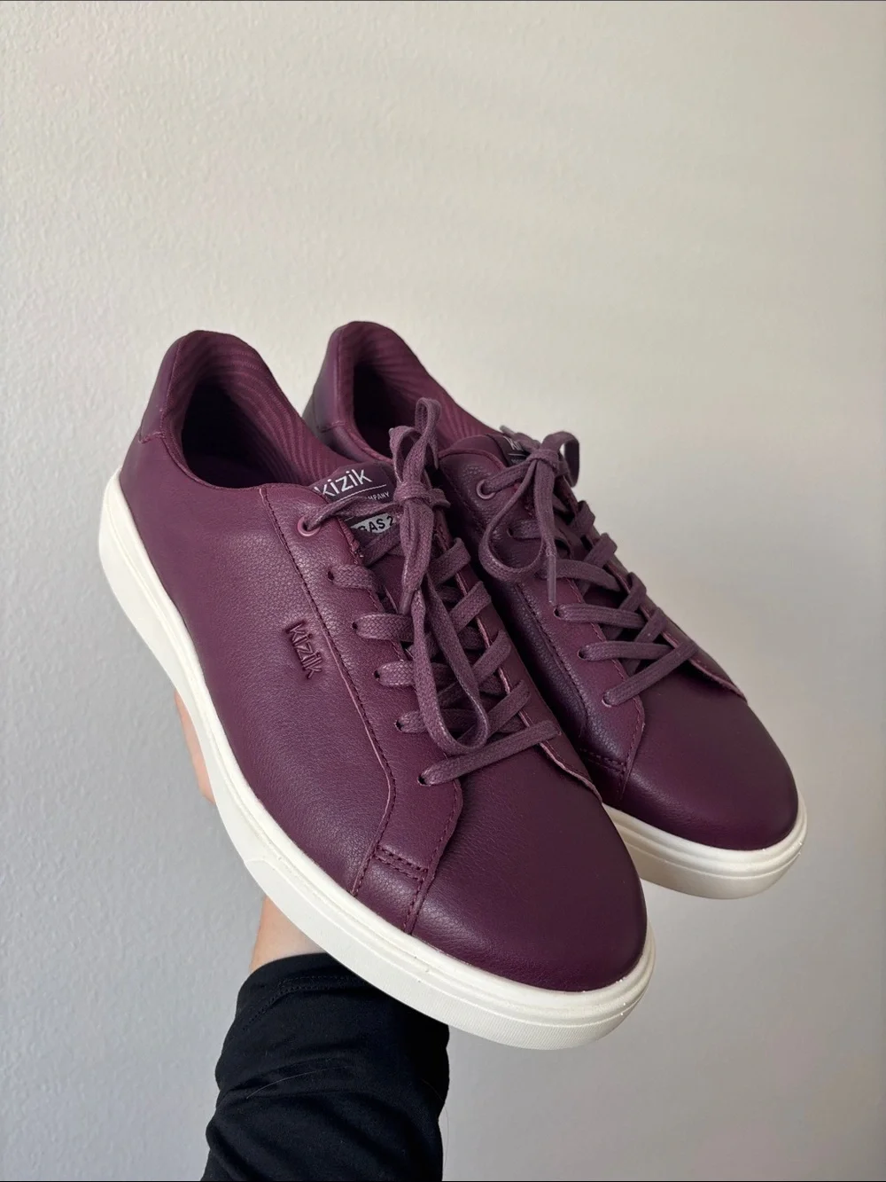 NWOT KIZIK Vegas 2 Women's Lace Up Shoes Traditional Mauve Wine/Pristine SZ 9.5
